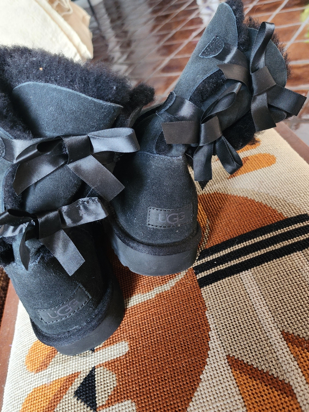 UGG Bailey Bow II Suede Boots Black Women's Sz 10 Worn Once